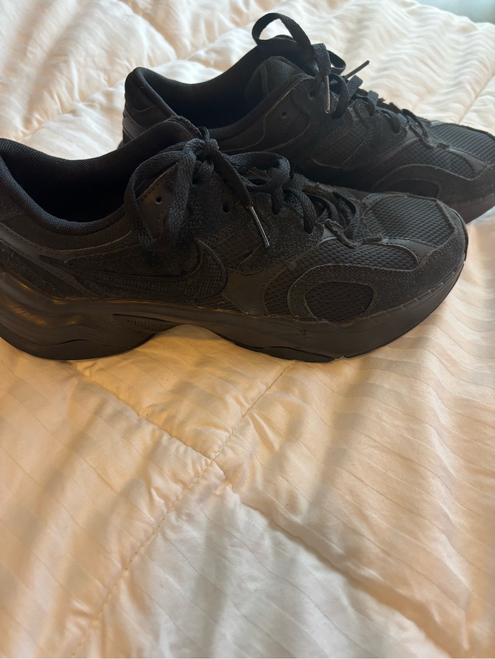 Nike Woman’s Black Athletic Sneakers - Comfortable Everyday Walking Shoes
